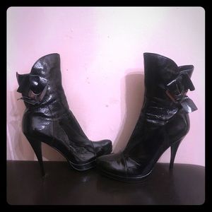 Startys glossy black heel boots